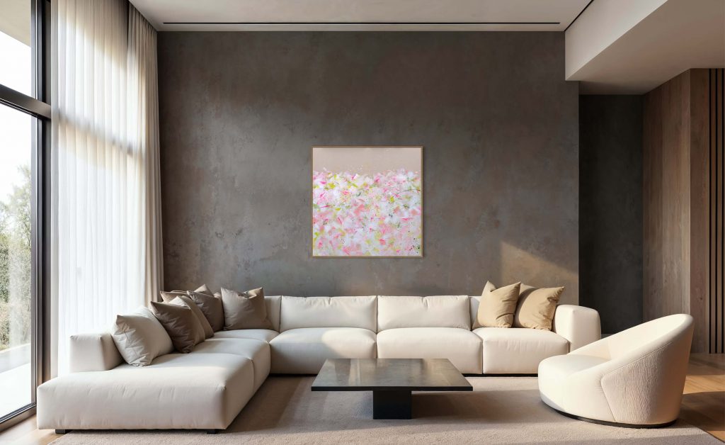 modernes Wohnambiente-abstraktes Gemaelde an dunkelgrauer Wand