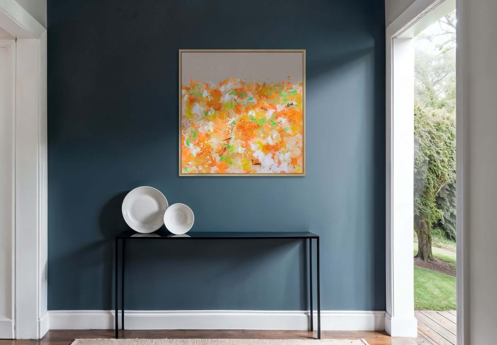 Abstraktes sommerliches Bild-an grauer Wand